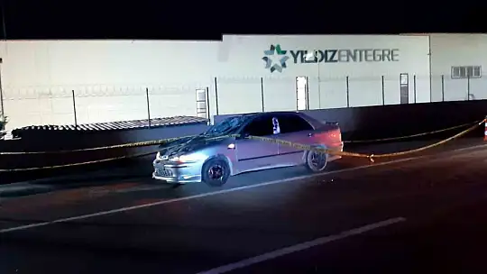 Otomobilin çarptığı tır sürücüsü hayatını kaybetti