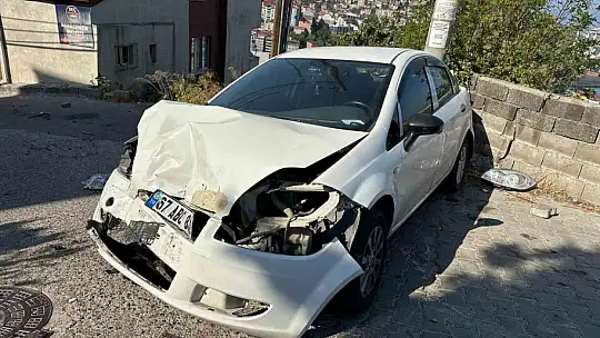 Otomobilin freni boşaldı, iki araca çarptı 4 yaralı