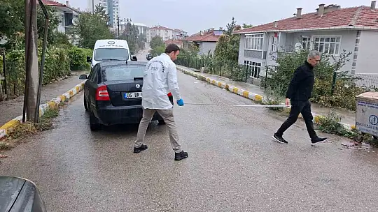 Otomobilinden indikten sonra yere düşen şahıs hayatını kaybetti
