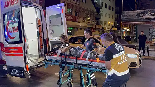 Otomobille çarpışan motosikletteki 2 kişi böyle savruldu: 3 yaralı