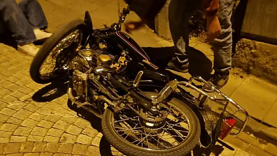 Otomobille çarpışan motosikletli çocuk hayatını kaybetti