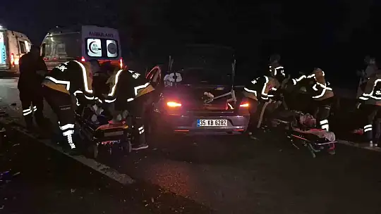 Otoyolda önce refüje sonra bariyerlere çarpan otomobil hurdaya döndü: 4 yaralı