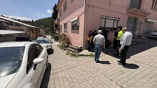 Oyun oynarken yola atlayan çocuğa otomobil çarptı