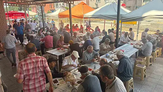 20 yıllık bayram geleneği bu yıl da sürdü, 3 bin kişiye ikramda bulundular