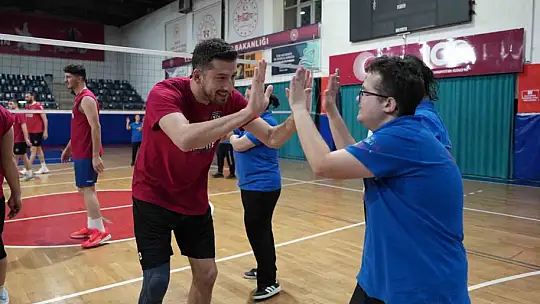 Özel bireyler Konuralp beyleri ile maç yaptı