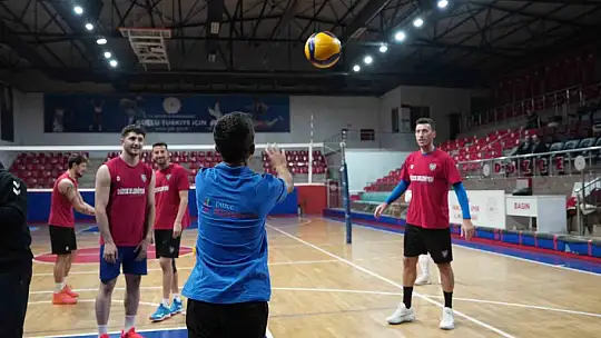 Özel bireyler Konuralp beyleri ile maç yaptı