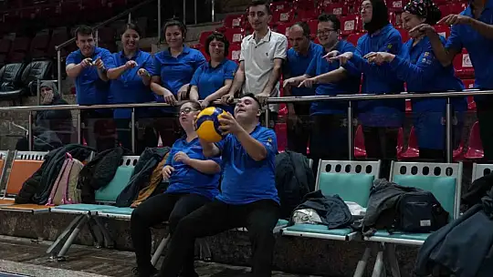 Özel bireyler Konuralp beyleri ile maç yaptı