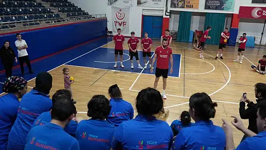 Özel bireyler Konuralp beyleri ile maç yaptı