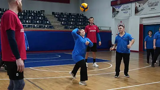 Özel bireyler Konuralp beyleri ile maç yaptı