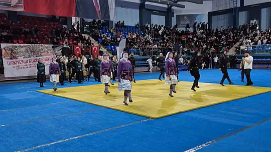 Özel gençlerin gösterisi beğeni topladı