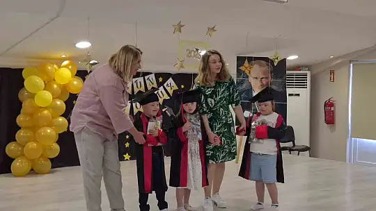 Özel minikler kep atıp mezuniyet coşkusu yaşadı