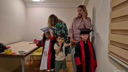 Özel minikler kep atıp mezuniyet coşkusu yaşadı