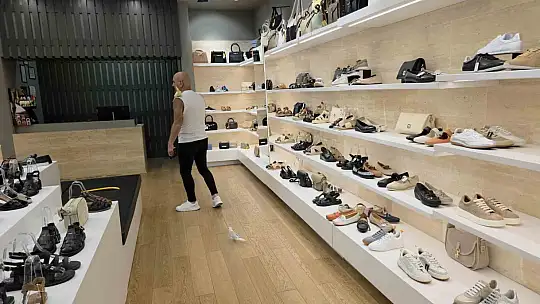 Papağanın alışveriş keyfi
