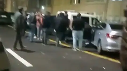 Park halindeki araçlara çarptı: Babası sinirlendi,