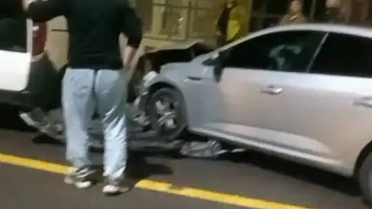 Park halindeki araçlara çarptı: Babası sinirlendi,