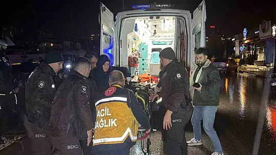 Park halindeki tıra çarpan motosiklet sürücüsü ağır yaralandı