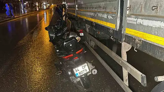 Park halindeki tıra çarpan motosiklet sürücüsü ağır yaralandı