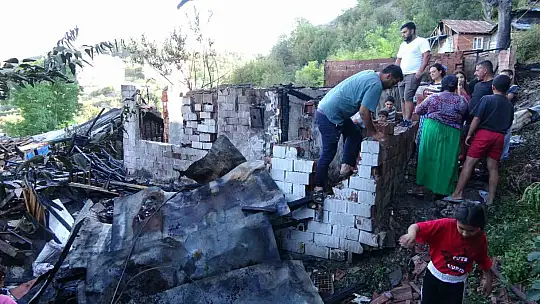 Piknik tüpleri bomba gibi patladı, iki gecekondu küle döndü