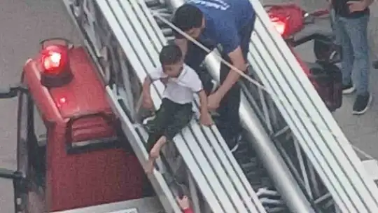 Polatlı'da bina yangını: Mahsur kalanlar kurtarıldı