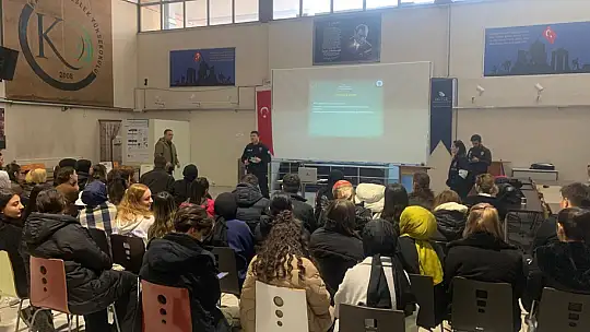 Polis bu sefer üniversite öğrencilerini bilgilendirdi