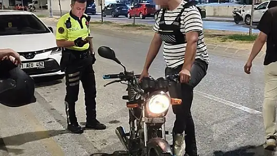 Polis motosiklet sürücüsünü bu sözlerle uyardı