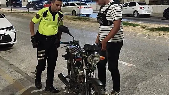 Polis motosiklet sürücüsünü bu sözlerle uyardı