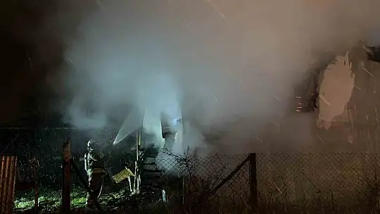 Polisin dikkati ahır ve evi yanmaktan kurtardı