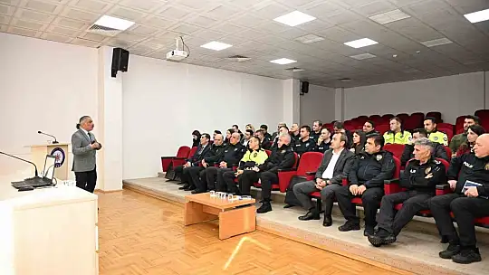 Polislere etkili iletişimde protokol ve nezaket