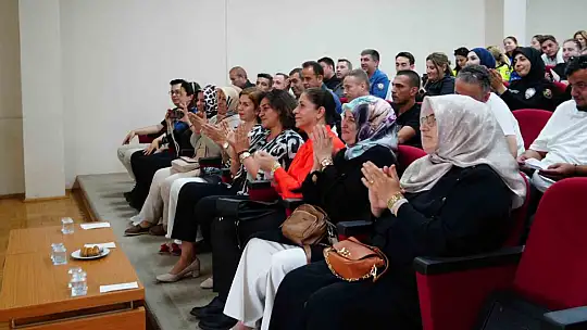 Polislere mutlu evliliğin püf noktaları anlatıldı