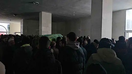 Pompalı tüfekle öldürülen genç toprağa verildi