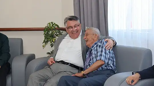 Rektör Özölçer Merkez Huzurevi sakinlerinin Kurban Bayramı'nı kutladı