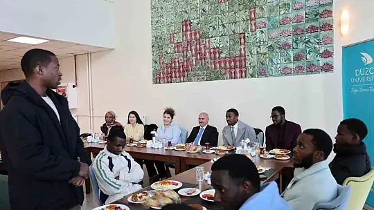 Rektör Sözbir Ruandalı öğrencilerle buluştu