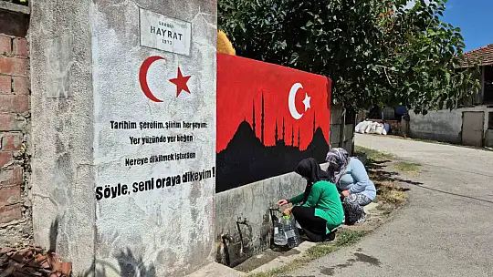 Resim öğretmeninin fırçasıyla mahallenin adı değişti