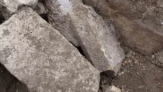 Roma dönemine ait kalıntıların bulunduğu bölge defineciler tarafından tahrip edildi