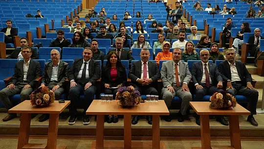 'Medya toplumun kimliğini şekillendiriyor'