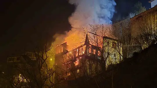 Safranbolu'da 200 yılık tarihi konak alevlere teslim oldu