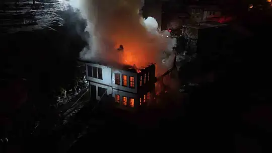 Safranbolu'da 200 yılık tarihi konak alevlere teslim oldu