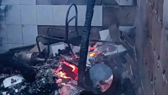 Safranbolu'da 3 katlı evde yangın