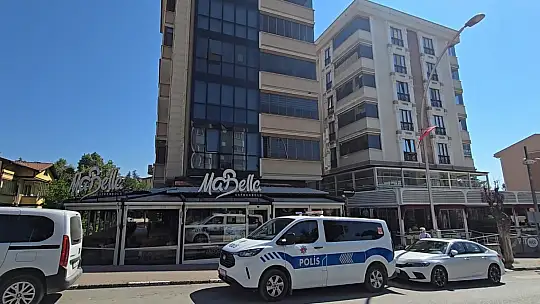 4. kattan düşen genç kız ağır yaralandı: Kafenin tentesi hayatta tuttu