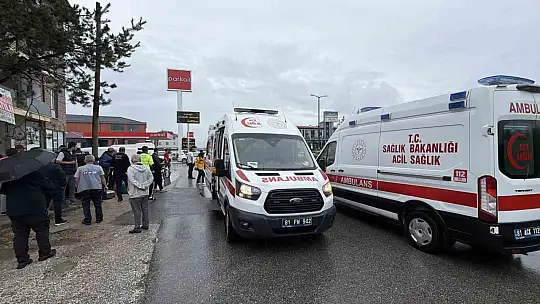 Sağanak beraberinde kazayı getirdi: 5 yaralı