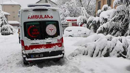 Sağlık ekipleri 72 saat içerisinde karda mahsur kalan 265 hastaya ulaştı