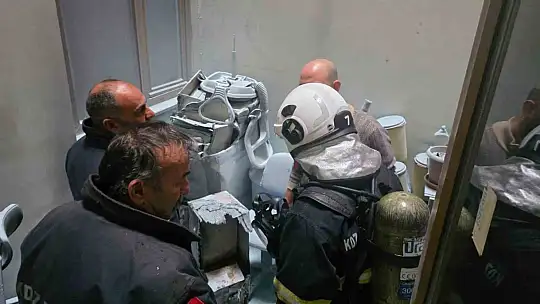 Sağlık ocağının deposunda yangın paniği