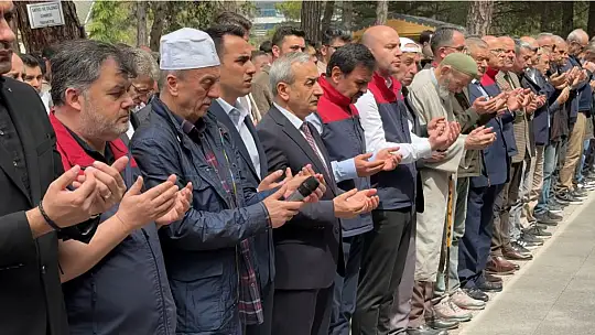 Saldırıda ölen öğretmen ve öğrenciler için gıyabi cenaze namazı kılındı