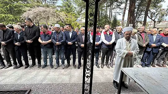 Saldırıda ölen öğretmen ve öğrenciler için gıyabi cenaze namazı kılındı