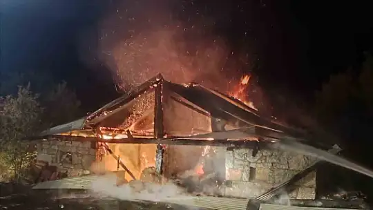 Samanlık yangında kül oldu