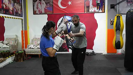 Şampiyon kick bokçu Asuman Çığlıoğlu, unvanını korumak için ringe çıkacak