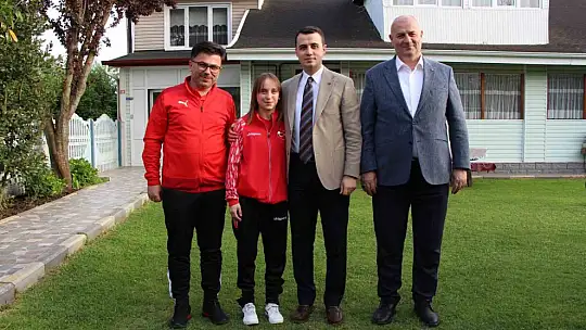 Şampiyon milli sporcu ziyaret edildi