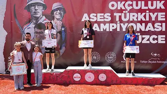 Şampiyonlar madalyaları ve ödüllerini aldı