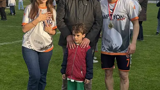 Şampiyonluk kutlamasında sürpriz evlilik teklifi