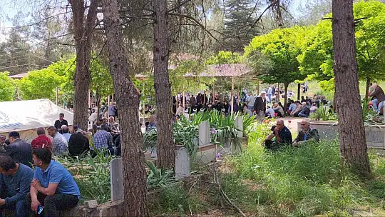 Şanlıurfa'daki kazada hayatını kaybeden 6 depremzede toprağa verildi